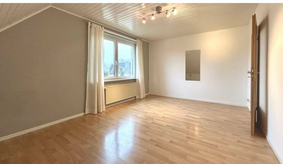 Großzügige 4-Zimmer-Wohnung mit modernisiertem Studio – Erstbezug, 24536 Neumünster (Brachenfeld Einfeld Tungendorf)