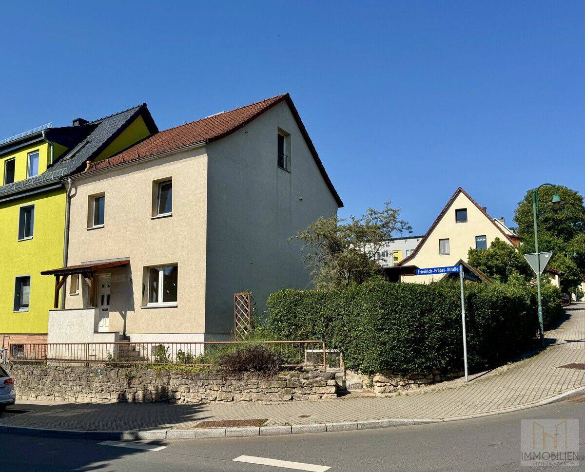 Zuhause mit Garten und Garagen: Doppelhaushälfte in Rudolstadt-Schwarza, 7407 Rudolstadt