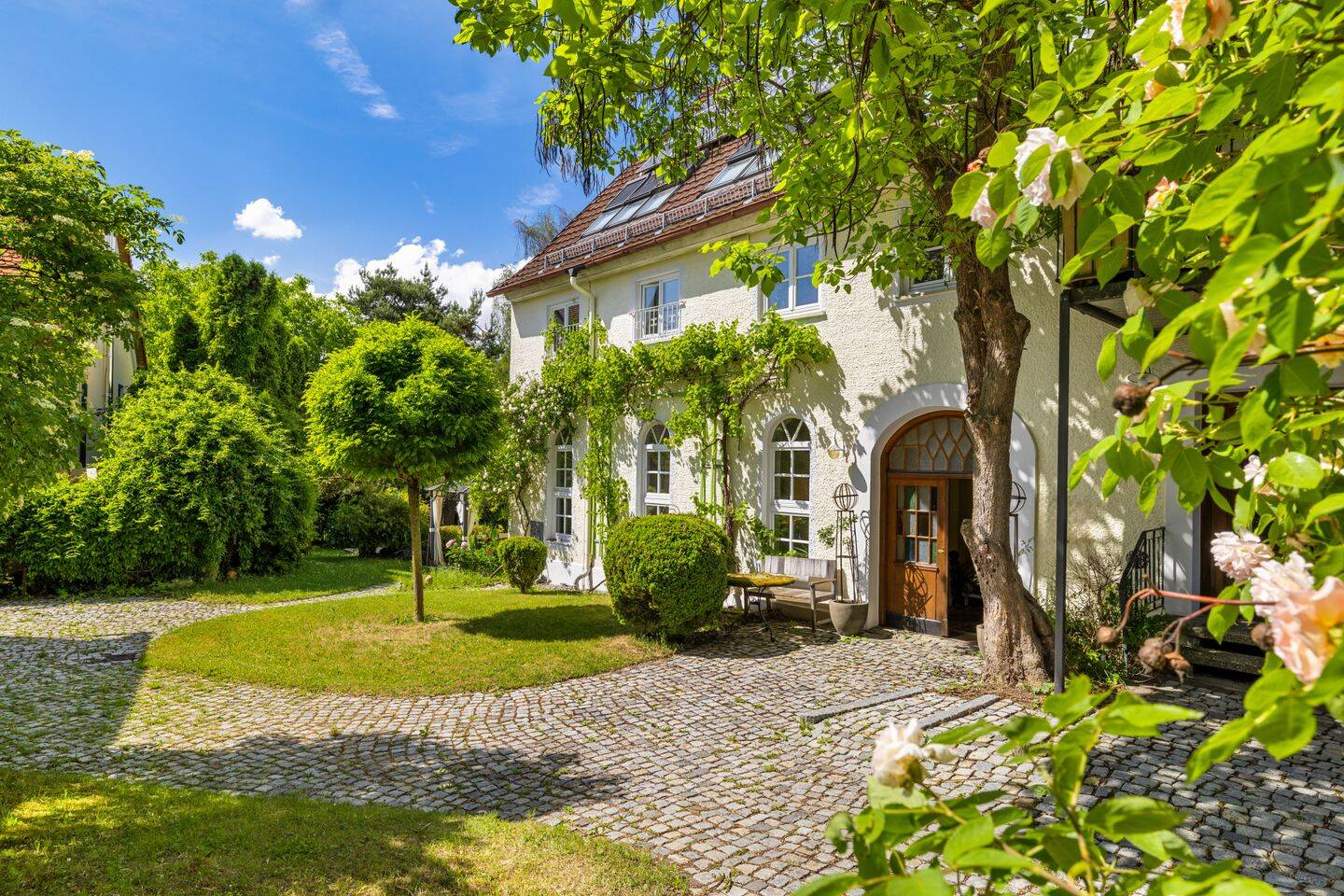 Stilvolles Anwesen in Kettershausen: 540 m², 13 großzügige Zimmer, Terrasse & Garten – einzigartig, repräsentativ und ruhig im Grünen mit idealer Anbi, 86498 Kettershausen