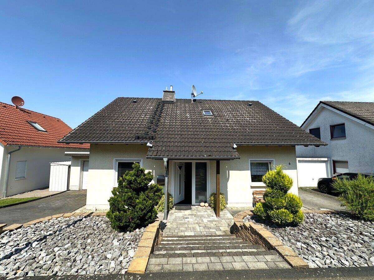 EFH mit Garage, Gartenhaus, Garten, Terrasse und Balkon in Königswinter-Eudenbach, 53639 Königswinter