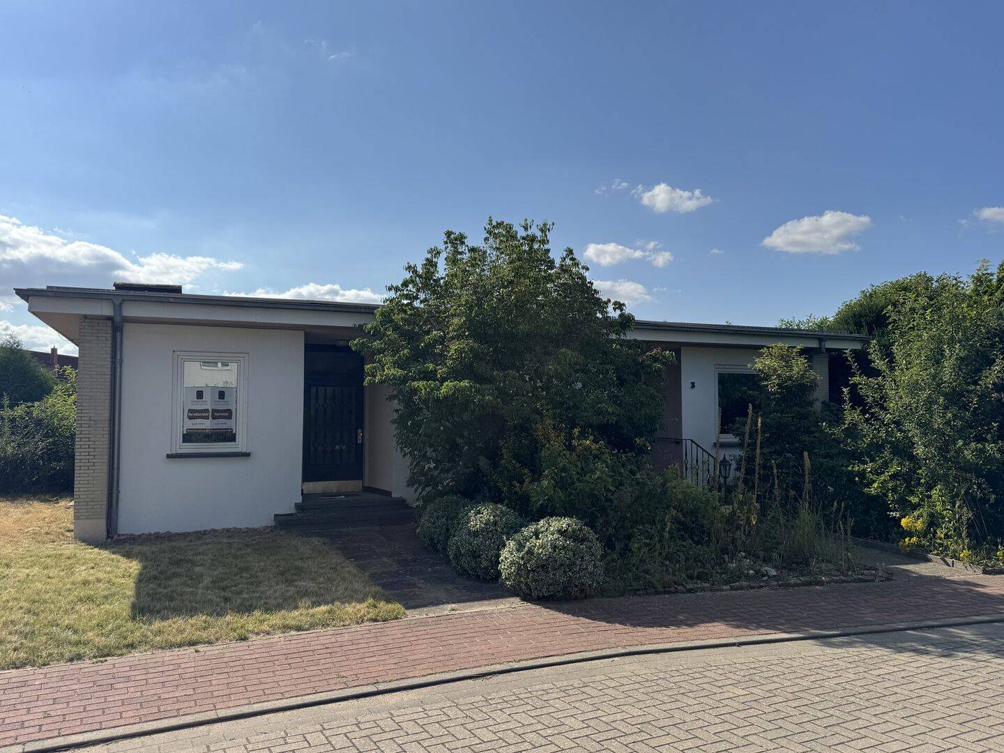 Ihr neues IMMOBILIEN QUARTIER: Imposanter Bungalow mit viel Potenzial in Bad Nenndorf, 31542 Bad Nenndorf