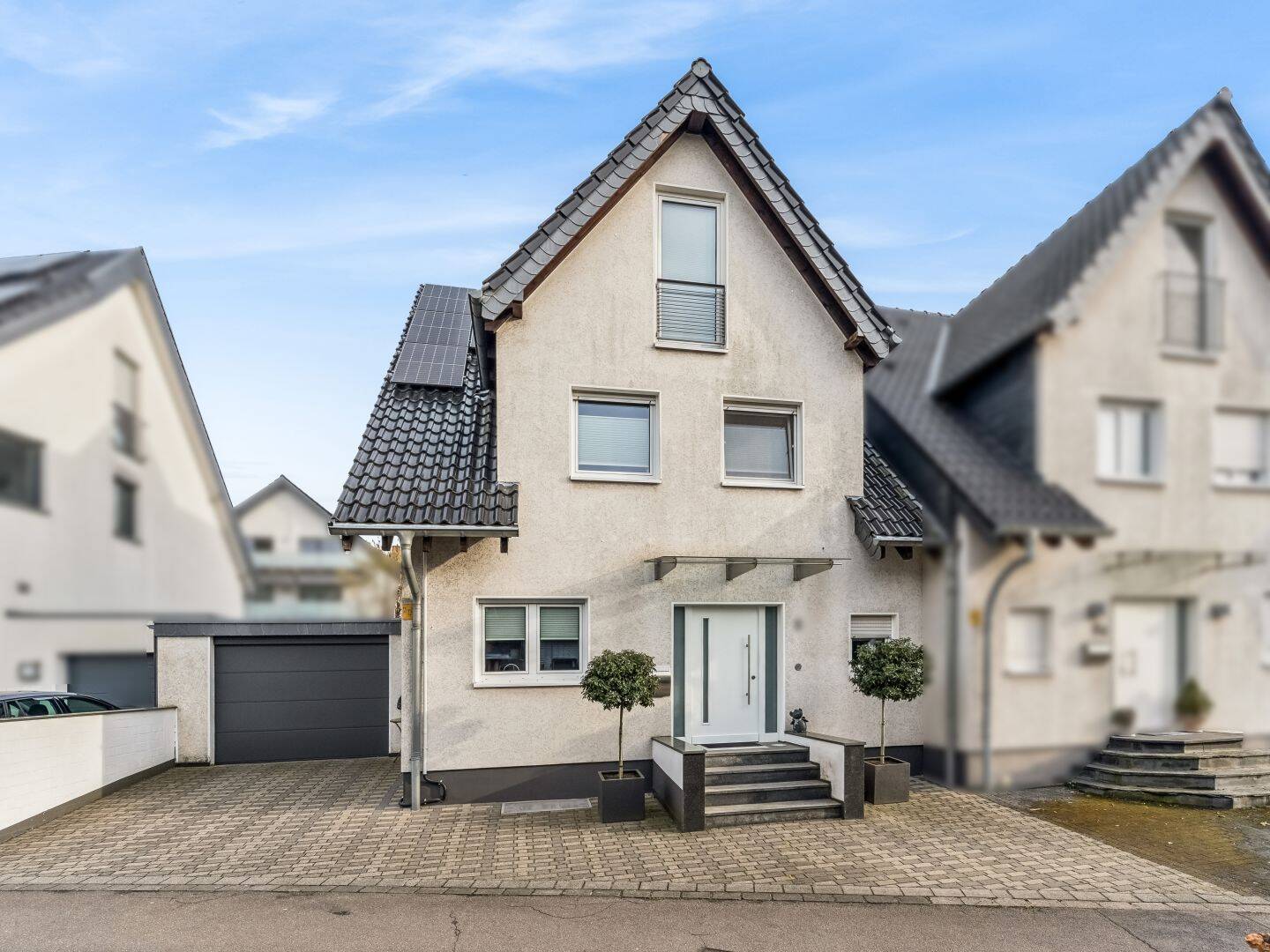 Einfamilienhaus-Traum auf vier Ebenen mit PV-Anlage und Garage im Gurkenland von Düsseldorf-Eller, 40229 Düsseldorf (Eller Lierenfeld Oberbilk)