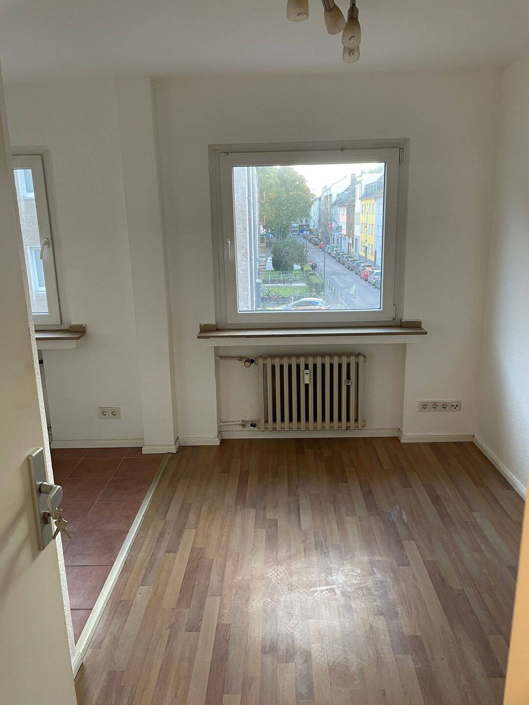 Gemütliche, helle 1-Zimmerwohnung mit Einbauküche und eigenem Bad, 51063 Köln (Mülheim Buchheim Stammheim)