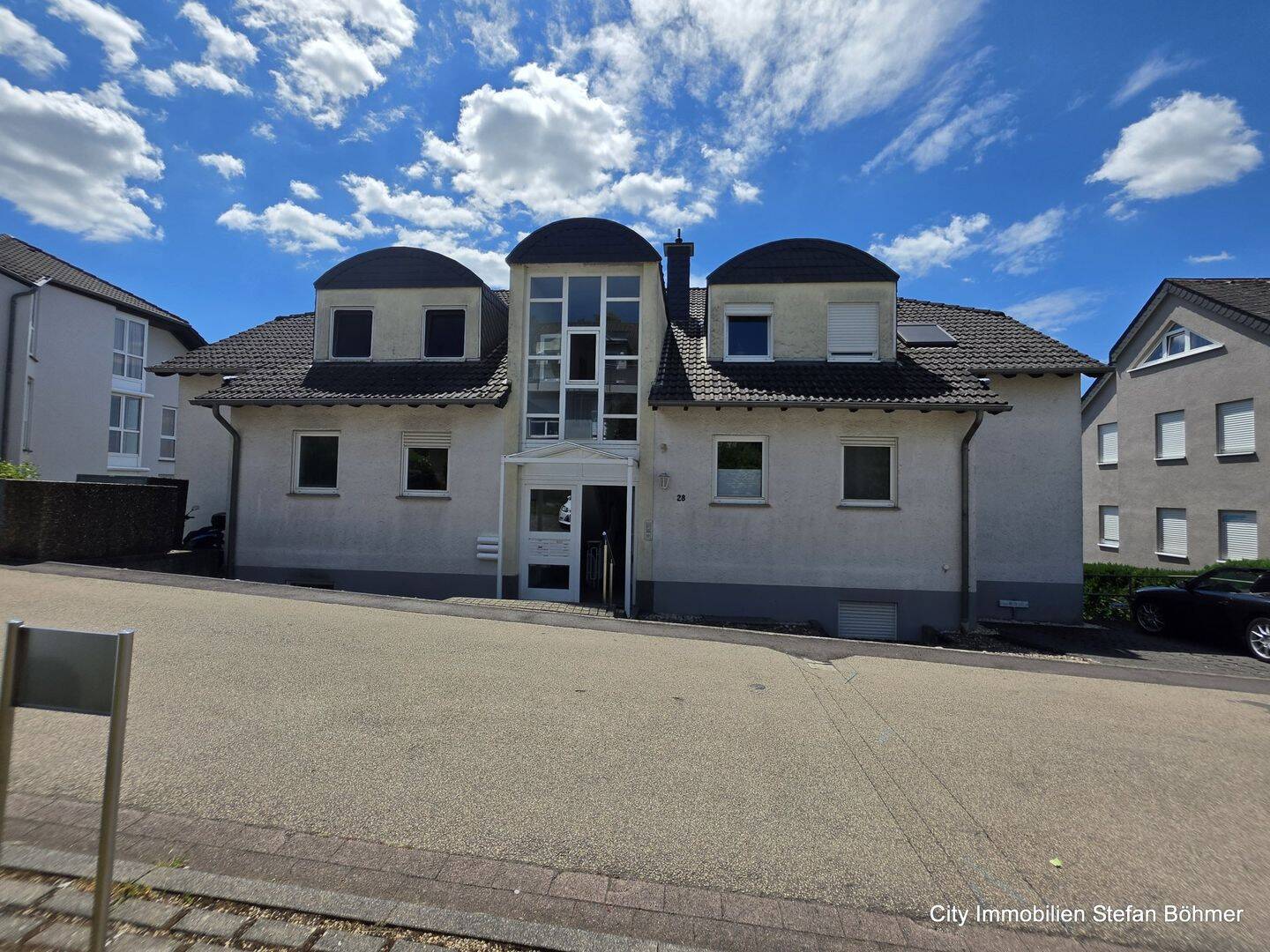 Großzügige 4-Zimmer-Eigentumswohnung mit Balkon, 2 Stellplätzen und herrlichem Ausblick in Konz, 54329 Konz