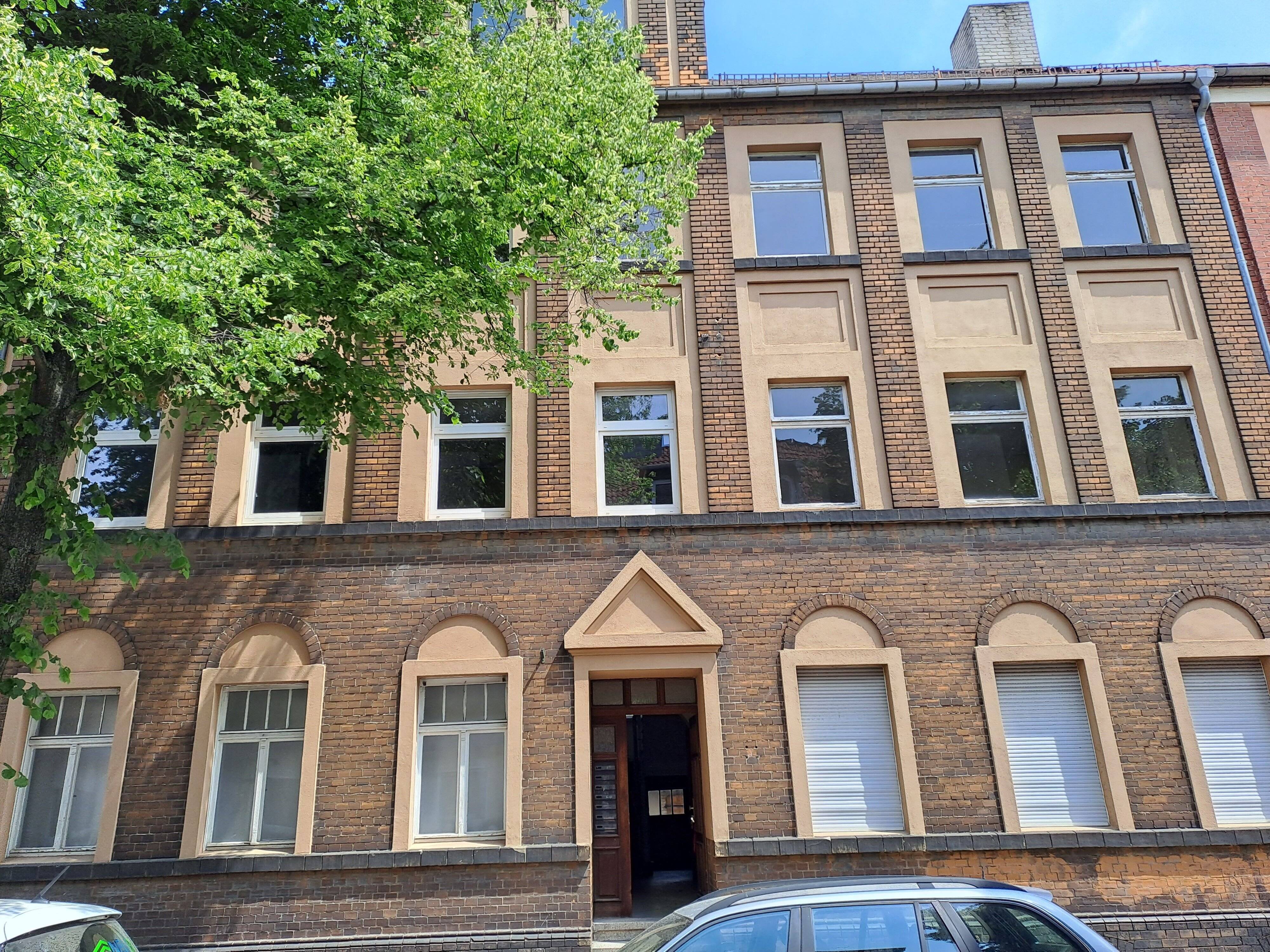 Mehrfamilienhaus mit großzügigem Grundstück, 6749 Bitterfeld-Wolfen