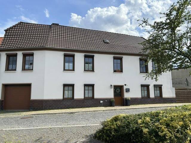 Wohnhaus mit Charme und viel Platz innen und außen!, 6773 Gräfenhainichen