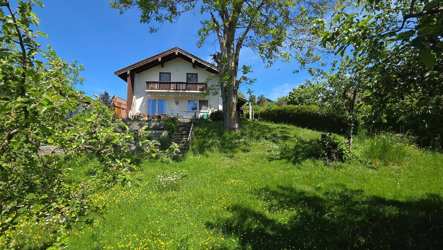 Einfamilienhaus in Chieming am Chiemsee mit 815 m² Grundstück – 500m zum See, Doppelgarage, 83339 Chieming