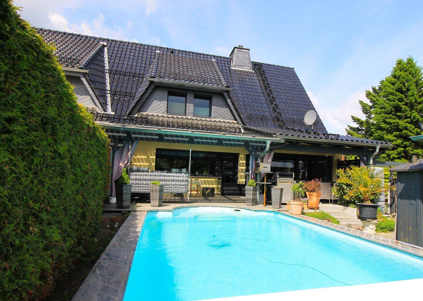 komfortables Familienidyll mit Sonnenterrasse und Pool – Doppelhaushälfte top modernisiert, 15827 Blankenfelde-Mahlow