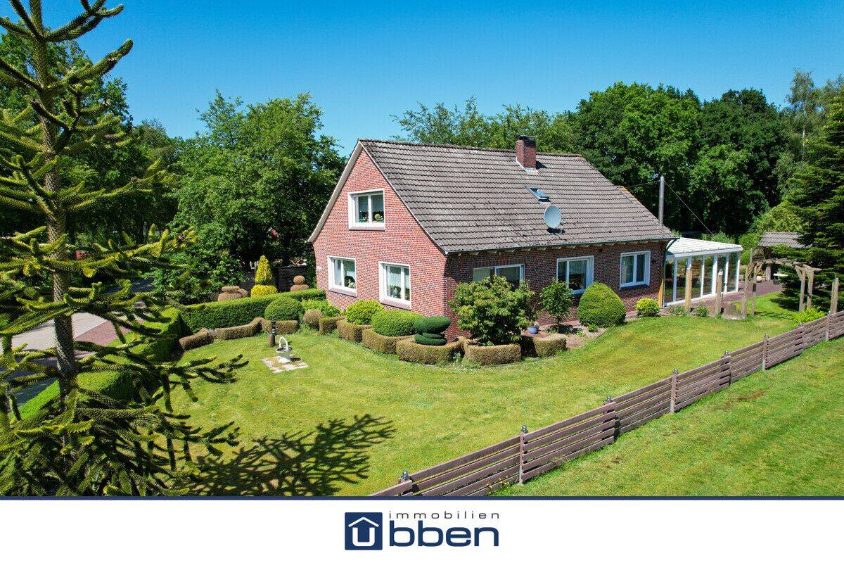 Großzügiges Einfamilienhaus mit Wintergarten, Garage und Carport in Großefehn, 26629 Großefehn