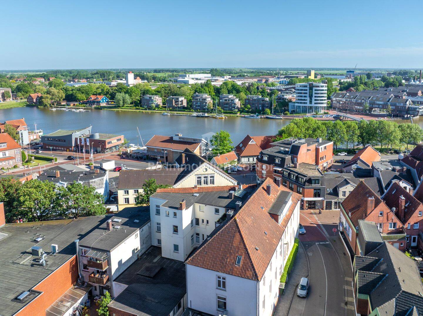 Direkte Innenstadtlage! Eigentumswohnung mit Balkon, Fahrstuhl und offenem Wohnbereich., 26789 Leer (Ostfriesland)