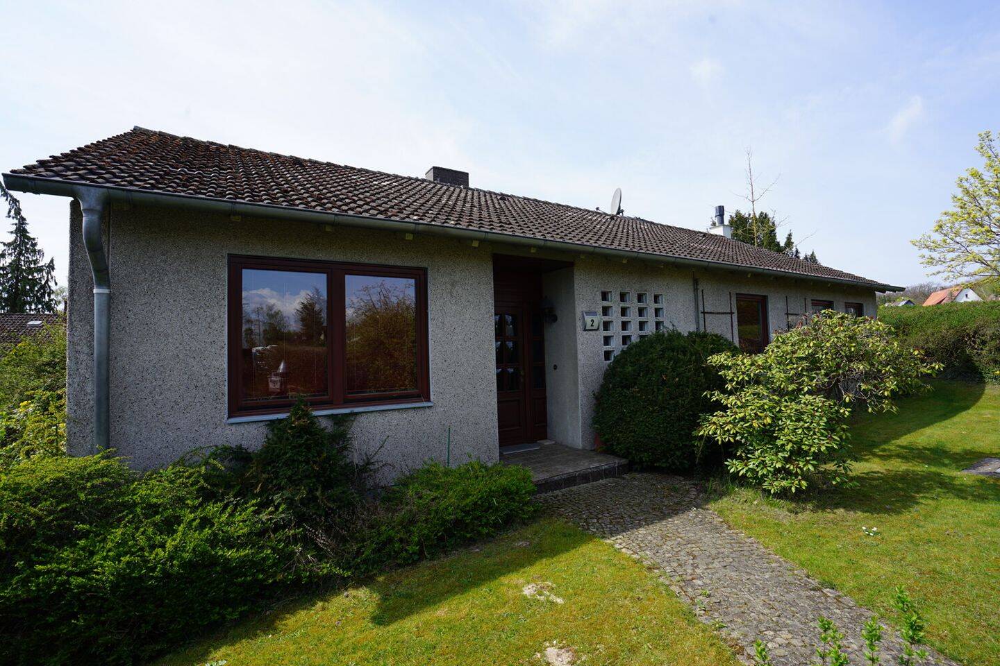Einfamilienhaus mit viel Potential auf großzügigem Eigentumsgrundstück, 38108 Braunschweig