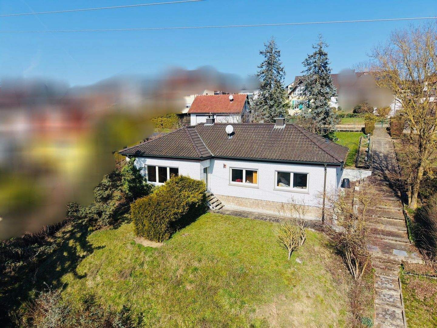 *PREISREDUZIERUNG* Ihr Platz an der Sonne… Walmdachbungalow auf ca. 2.500m² großem Grund sowie einem herrlichen Mainblick!, 97503 Gädheim