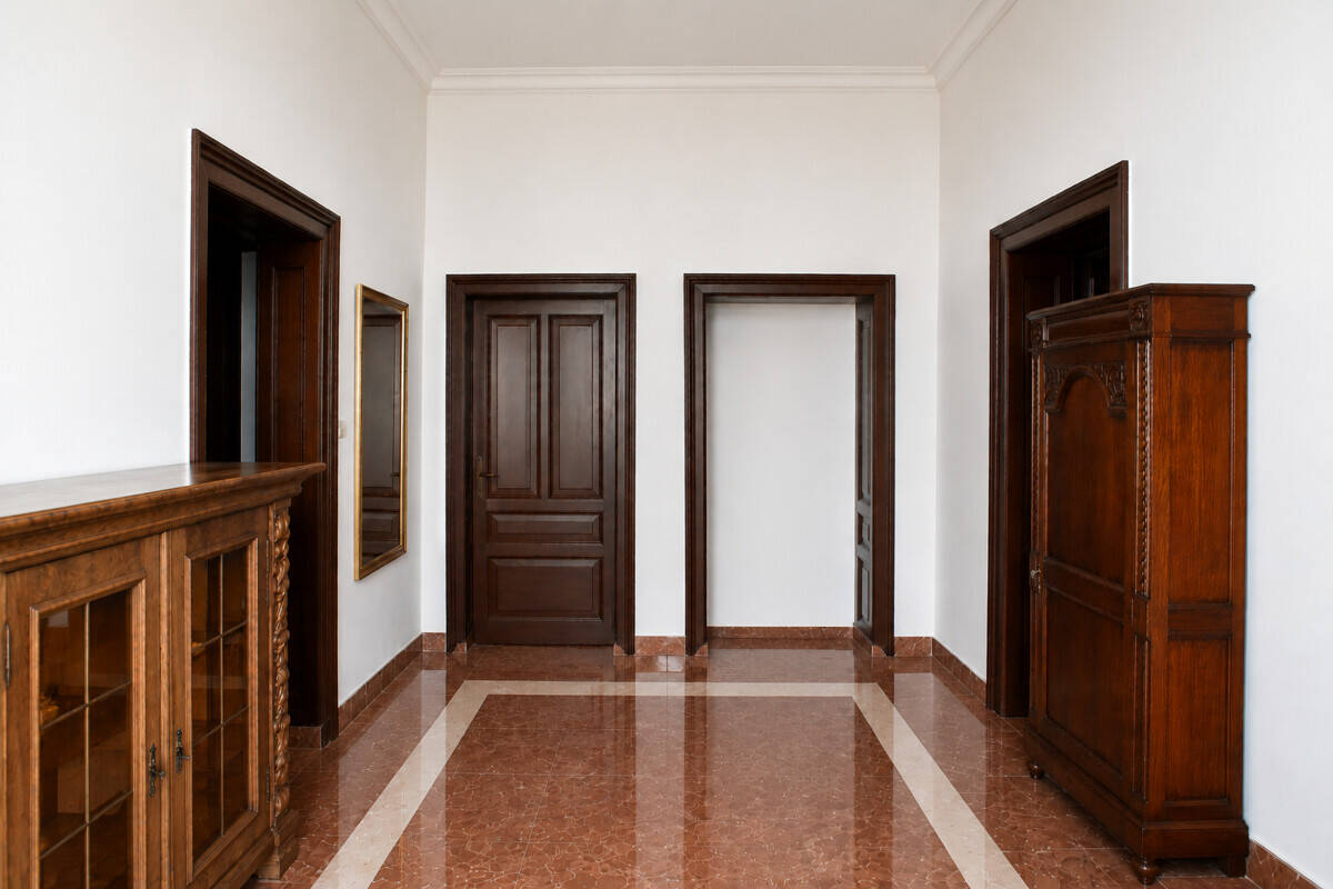 Exklusiv !!! Altbau-Charme trifft urbanes Lebensgefühl – stilvolle 5-Zi. -Whg. im Herzen von Frankfurt – 60329 Frankfurt am Main – Bild 1 von 1