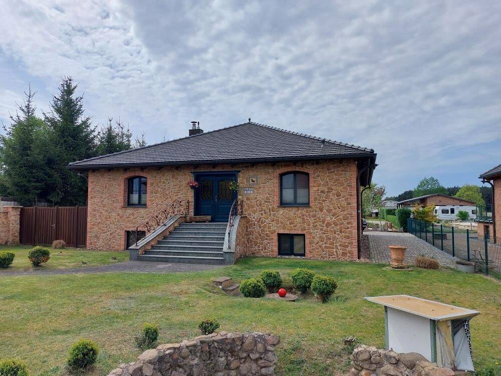 Exklusive Villa mit luxuriösem Souterrain, Poollandschaft, massiver Scheune und außergewöhnlicher Ausstattung, 15848 Beeskow