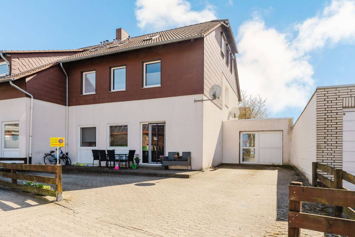 Eigener Garten, PKW-Stellplatz und Hobbyraum: Modernisiertes Raumwunder in Timmerlah!, 38120 Braunschweig (Braunschweig Timmerlah Weststadt)