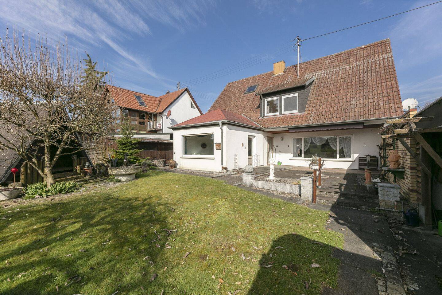 Großzügiges Einfamilienhaus in ruhiger Lage mit weitläufigem Grundstück, 89233 Neu-Ulm