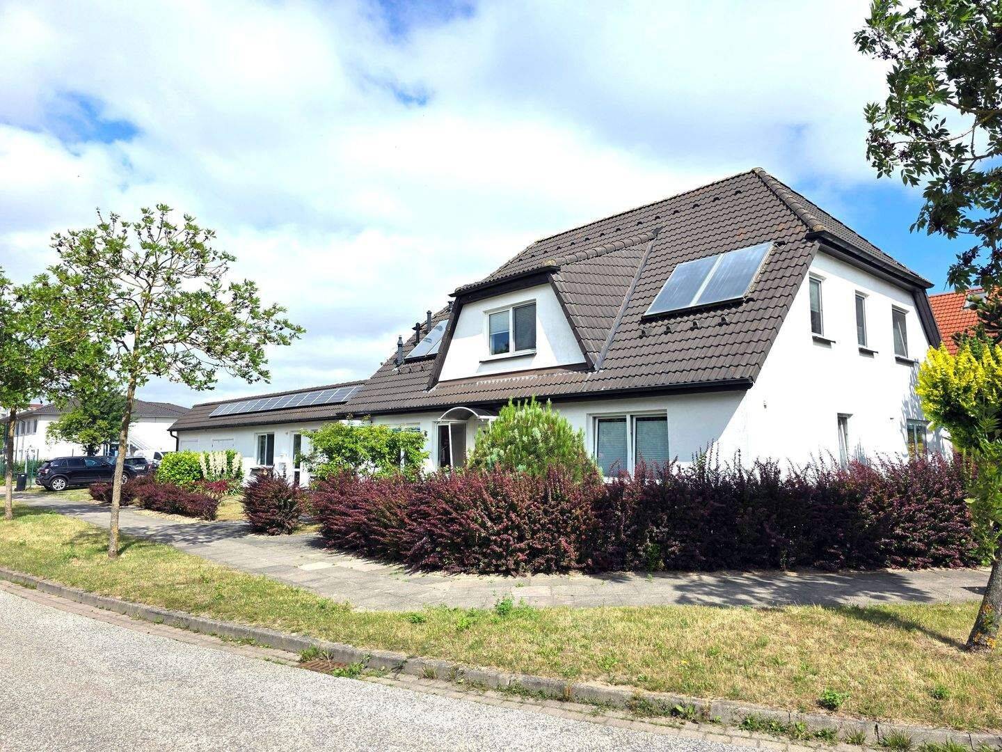 Vielseitiges Wohn- und Mehrgenerationenhaus in Stralsund mit 3 nutzbaren Einheiten, PV, Speicher, Solarthermie, 2 Garagen und Werkstatt, 18437 Stralsund