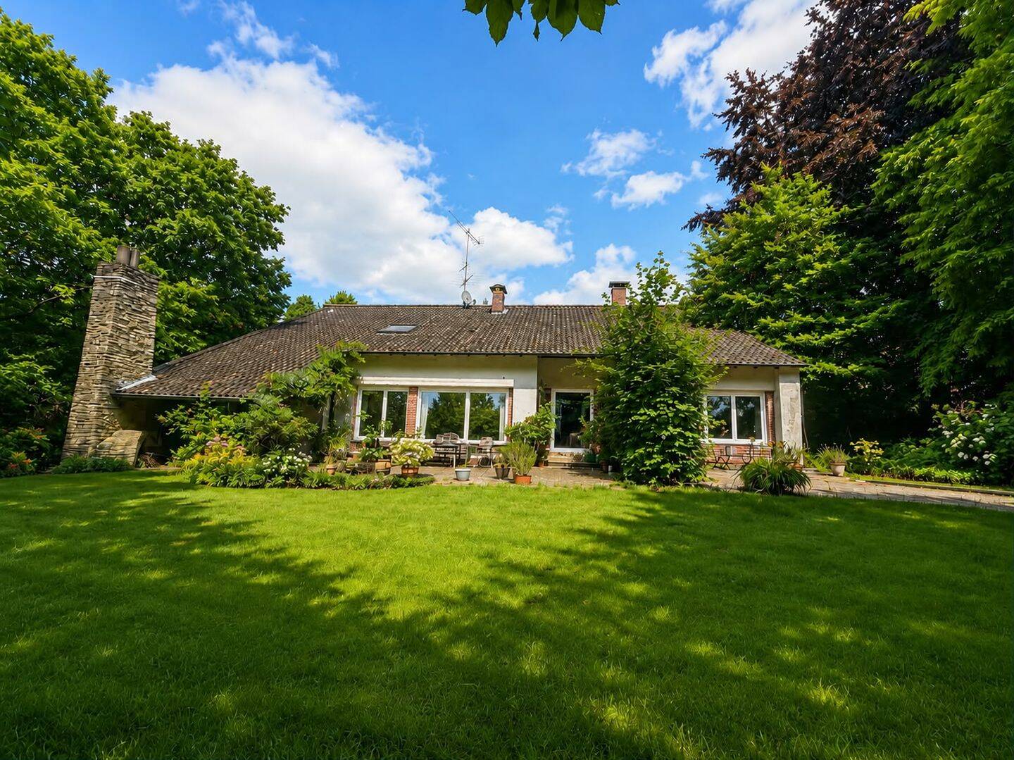 Im privaten Bieterverfahren: Sofort verfügbar – Architektenvilla in begehrter Lage von Köln-Dünnwald, 51069 Köln (Mülheim Dellbrück Dünnwald Höhenhaus)