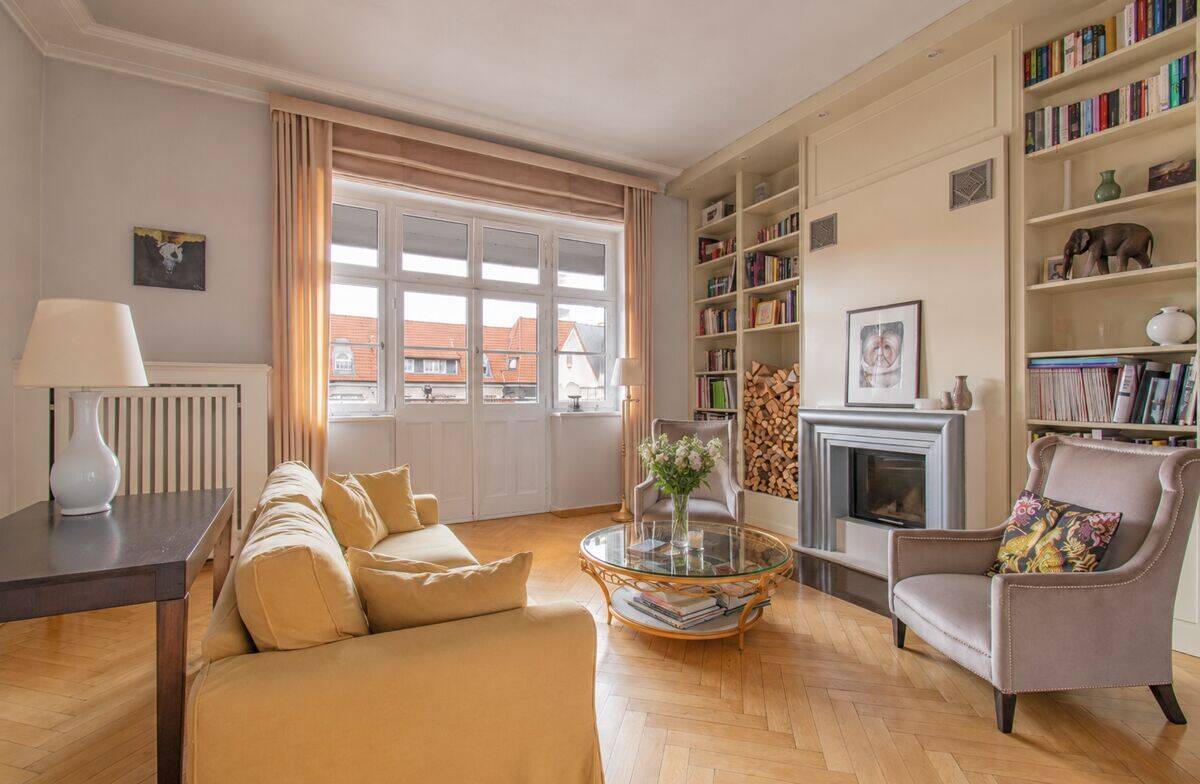 Eindrucksvolle 7-Zimmer Wohnung – Altbaucharme im beliebten Grindelviertel, 20146 Hamburg (Eimsbüttel Harvestehude Rotherbaum)