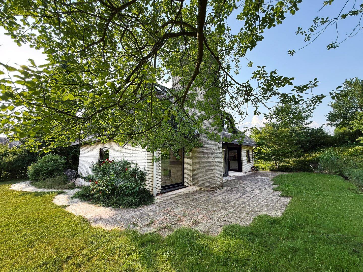 Repräsentatives Einfamilienhaus mit parkähnlichem Garten in Top-Lage von Grafschaft-Holzweiler!, 53501 Grafschaft