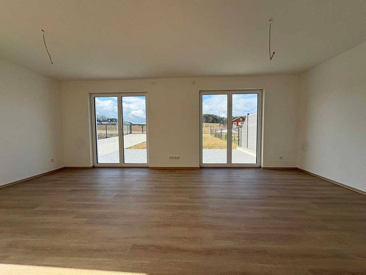 Neubau-Doppelhaushälfte im Erstbezug – Perfekt für Eigennutzer oder Investoren!, 92655 Grafenwöhr
