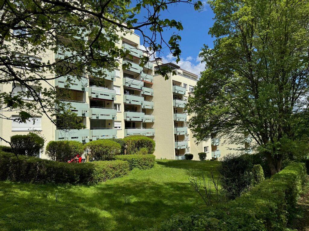 „Wohnen im Grünen – renovierungsbedürftige 4,5-Zi.-OG-ETW in Stuttgart-Hoffeld“