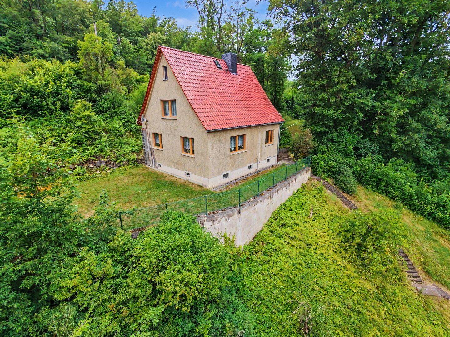 Großes Grundstück mit Einfamilienhaus am Rand von Jena, 7743 Jena