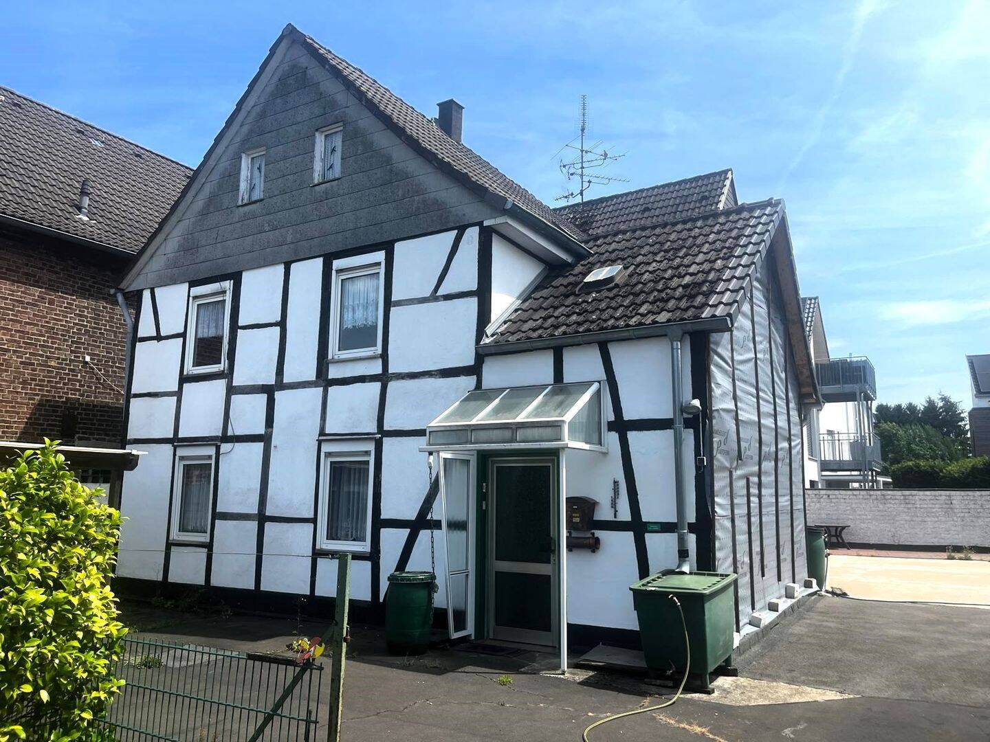 2-Parteien-Fachwerkhaus mit Bauplatz, 51381 Leverkusen (Bergisch Neukirchen Lützenkirchen Quettingen)