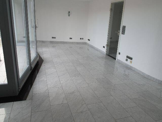 Exklusive neue Maisonette-Wohnung mit Einbauküche, Badewanne, Dusche, Balkon und Kfz.-Platz!, 31785 Hameln