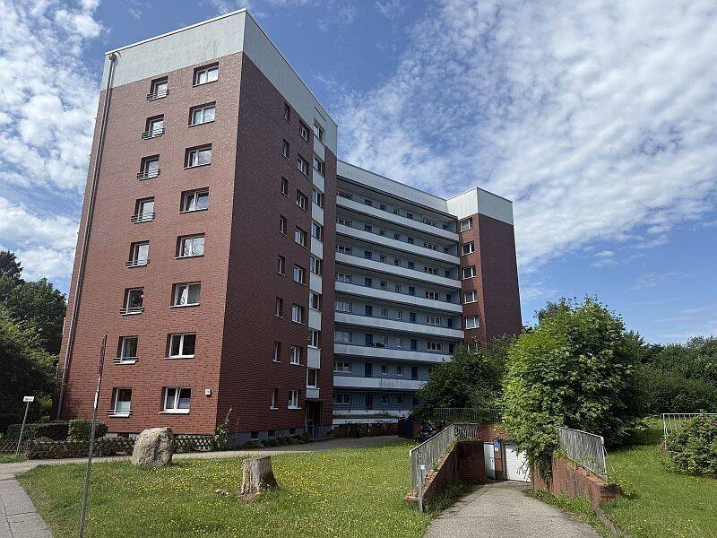 Gepflegte Eigentumswohnung im top sanierten Mehrfamilienhaus, 22926 Ahrensburg
