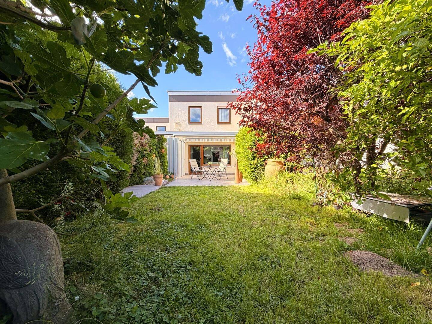 Energieklasse A: Modernisiertes Reihenhaus mit Südgarten & Garage, 75180 Pforzheim (Büchenbronn Dillweißenstein Sonnenberg Sonnenhof)