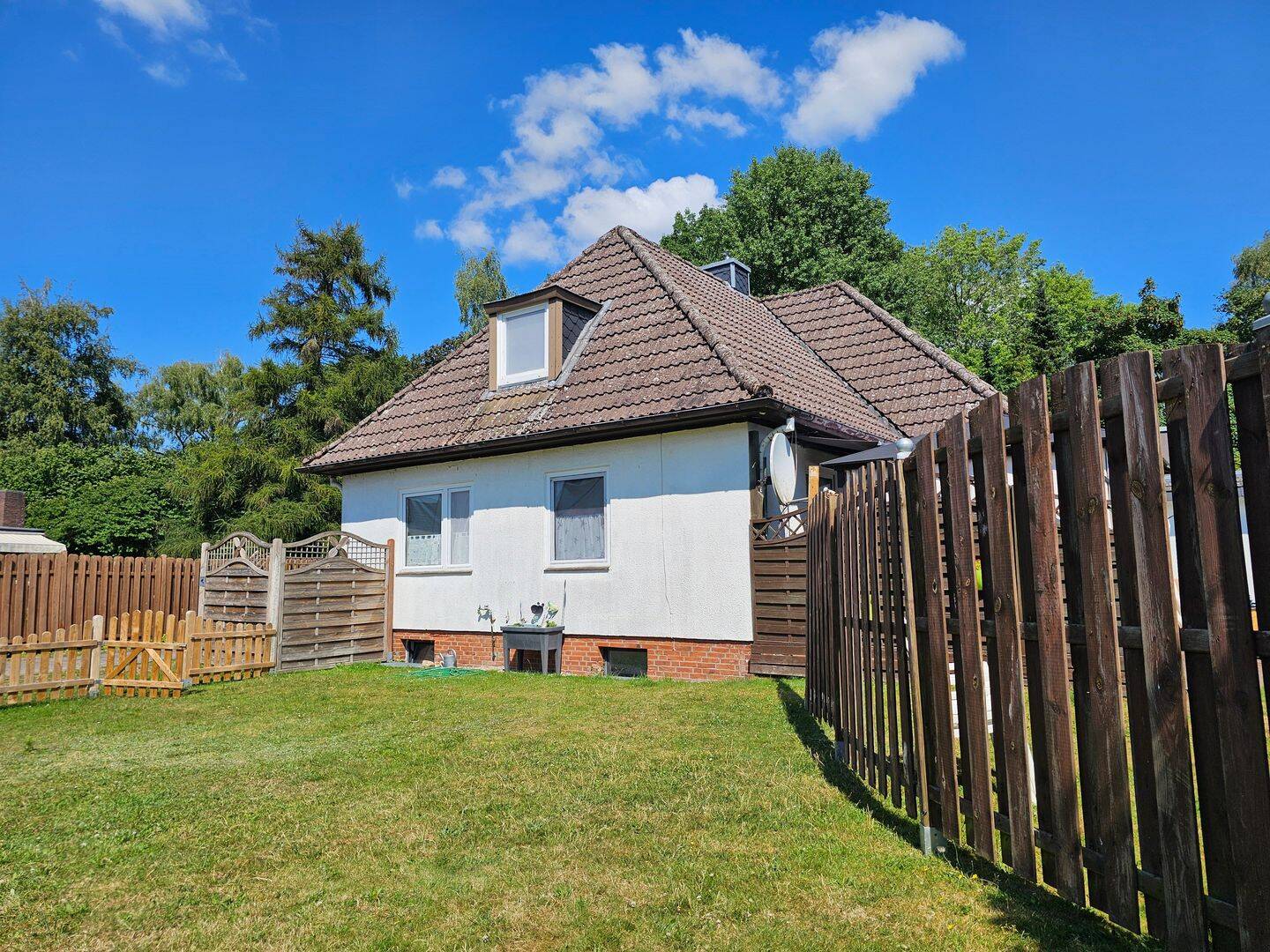 Zwei aneinander gebaute Einfamilienhäuser – zwei Generationen – wohnen und vermieten, 24589 Borgdorf-Seedorf