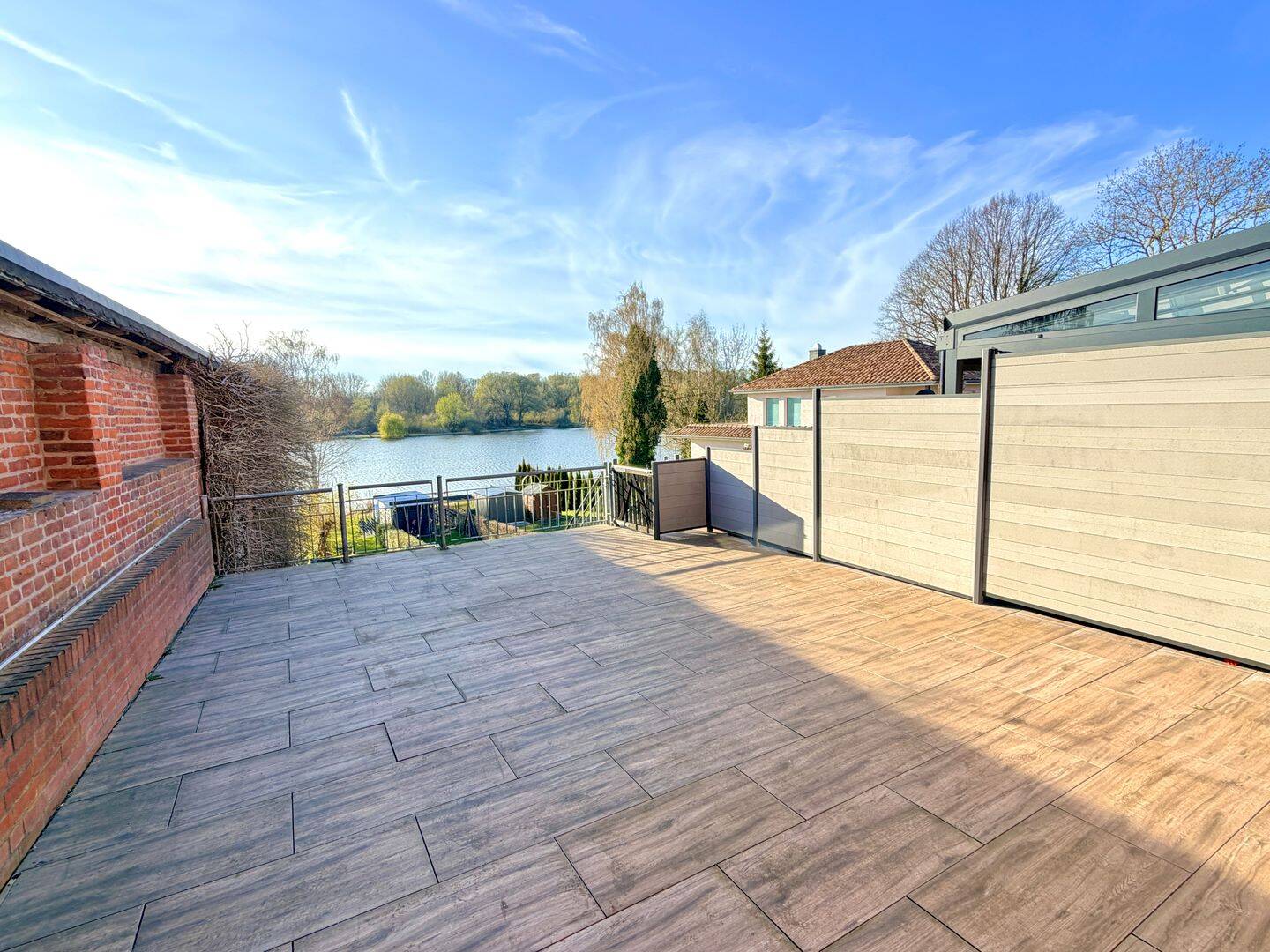 Endreihenhaus mit Oberteichblick – 42 m² Terrasse und Stellplatz in zentraler Lage, 23923 Lüdersdorf