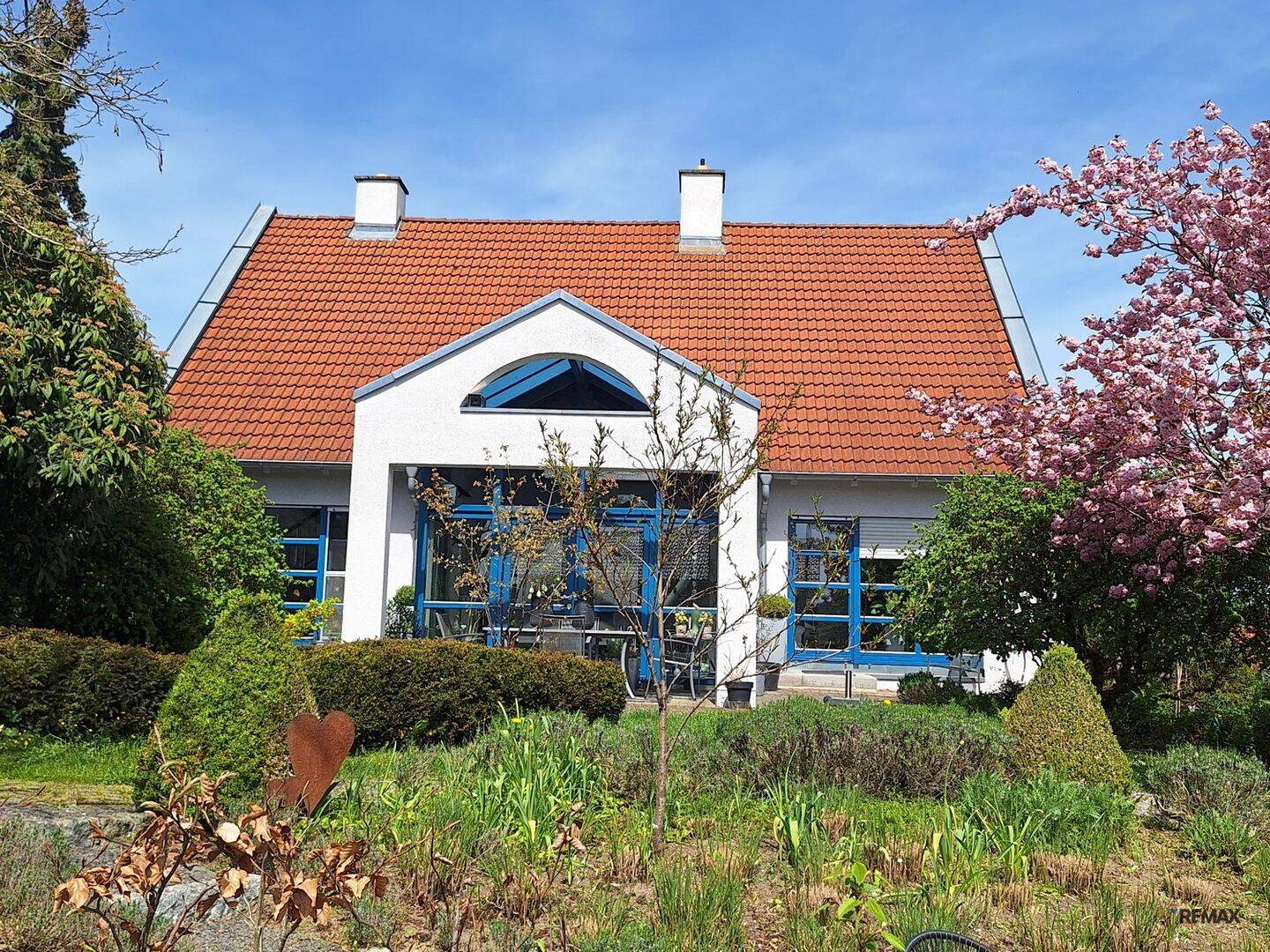 Architektonisches Wohnhaus mit Einliegerwohnung, Wintergarten und traumhaftem Gartenparadies!, 96237 Ebersdorf b. Coburg
