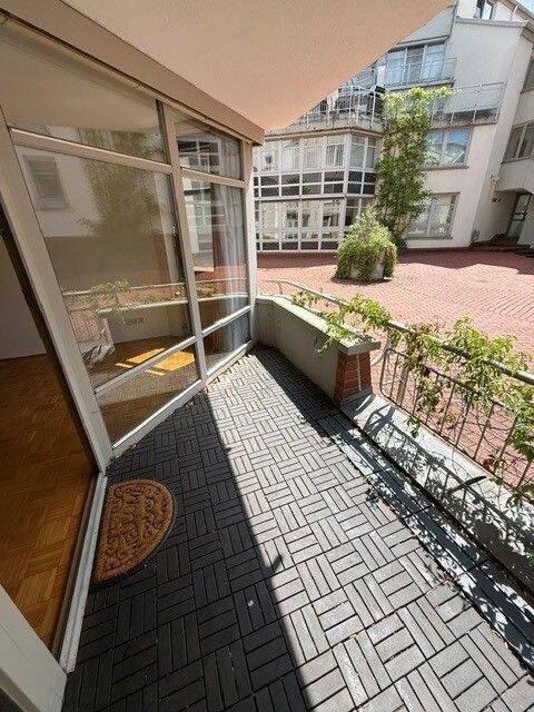 Bezugsfreie Eigentumswohnung in zentraler Lage mit Balkon und TG-Stellplatz