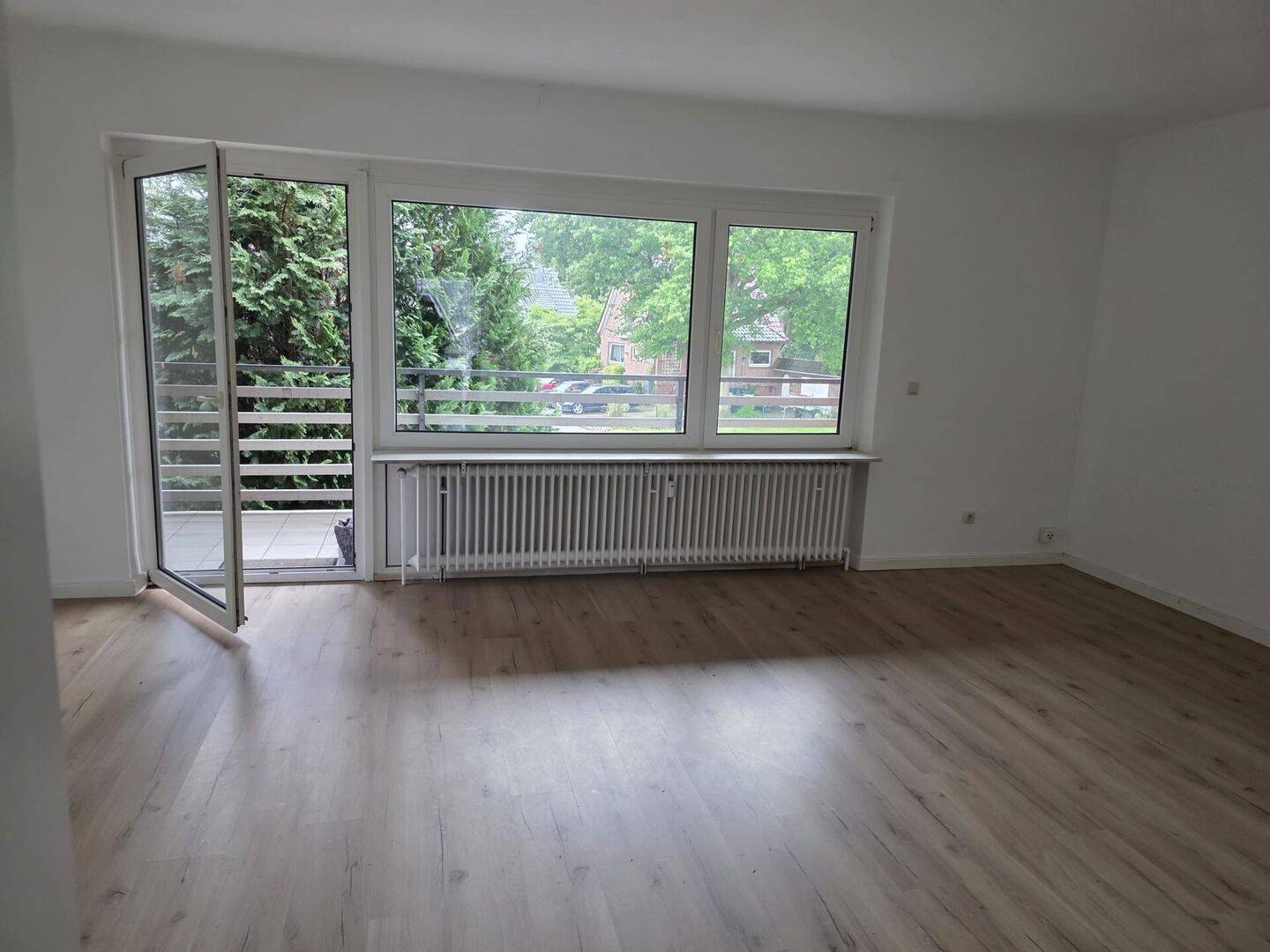 Neu renovierte 3-Zimmer-Wohnung mit Balkon in Hemmoor, 21745 Hemmoor