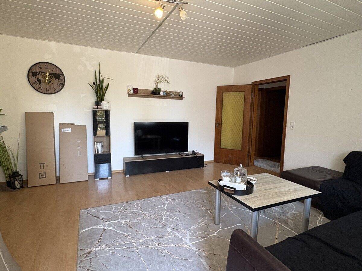 Investiere DU in LU: 3-Zimmer-Wohnung mit Garage und Loggia