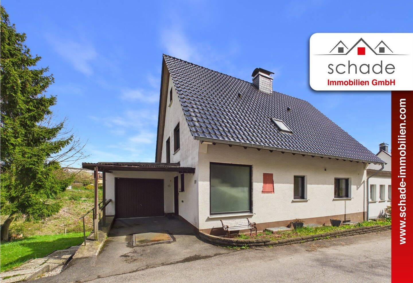 SCHADE IMMOBILIEN – Attraktive Doppelhaushälfte mit modernem Dach und Fenster in grüner Lage!, 58513 Lüdenscheid