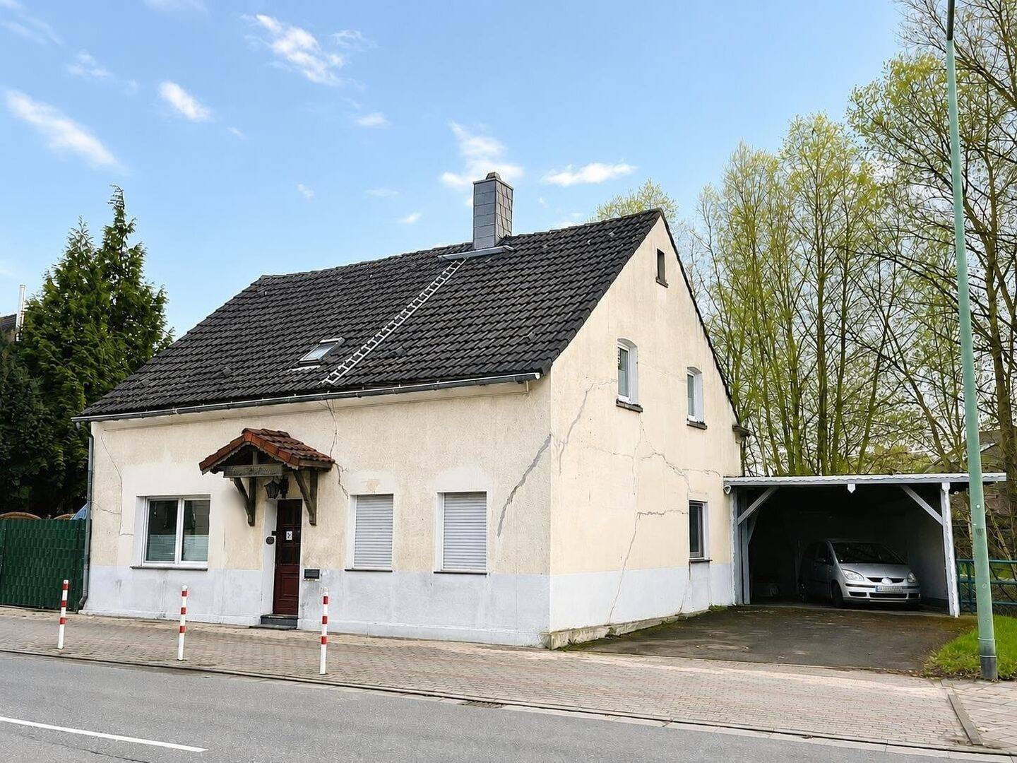 Familienfreundliches, renovierungsbedürftiges Haus in zentraler Lage ++ freistehend ++ mit Garten, 46238 Bottrop (Batenbrock Welheim Welheimer Mark)