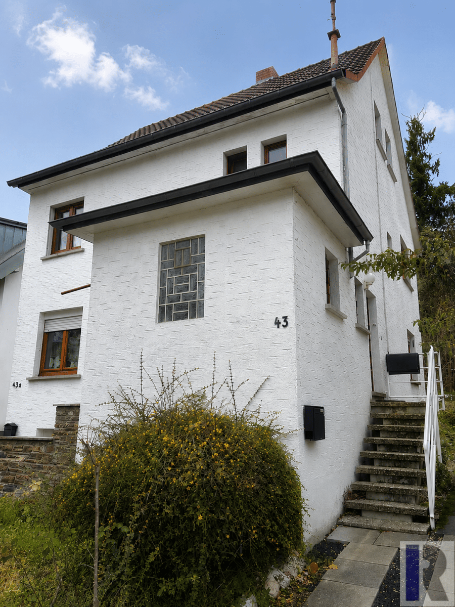 Maisonette-Wohnung mit großer Dachterrasse, Gartenanteil und Stellplatz, 56076 Koblenz (Ehrenbreitstein Horchheim Horchheimer Höhe Pfaffendorf Pfaffendorfer Höhe)
