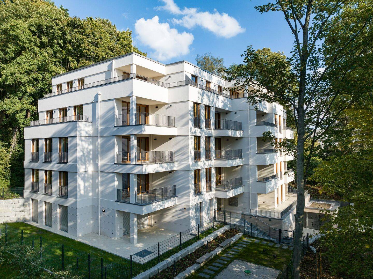 Großzügige teilmöblierte 3-Zimmerwohnung im EG mit großer Terrasse, 52072 Aachen