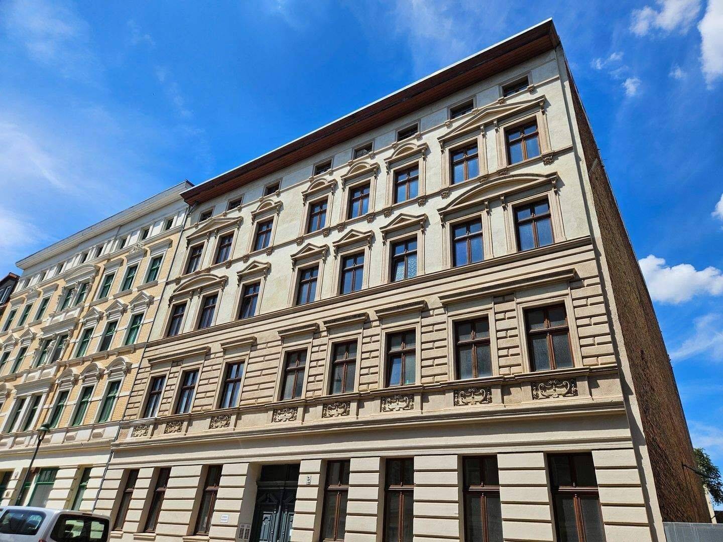 Mit Video: Frisch saniert – 2 Zimmer mit Tageslichtbad und Einbauküche!
