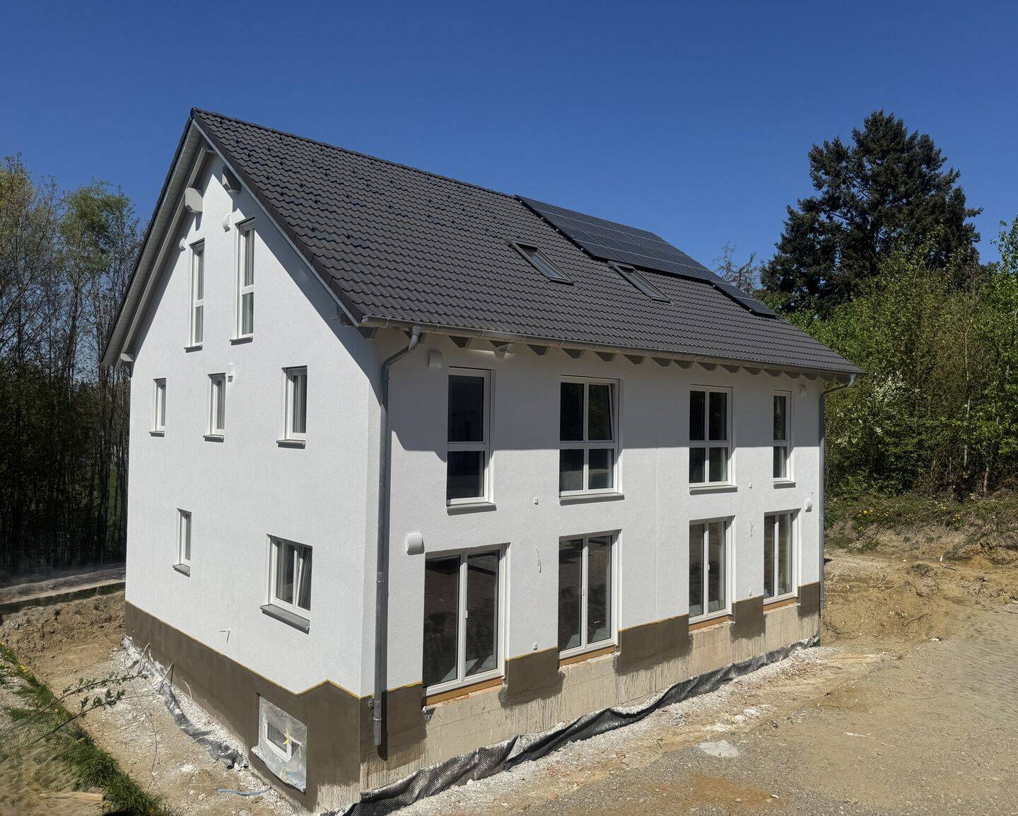 Geräumige Doppelhaushälfte mit Garage in Fahrenzhausen zu erwerben!     *Energiestandard KfW 55 EE*, 85777 Fahrenzhausen