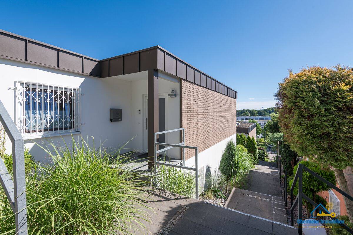 Exklusiver Bungalow am Sallerner Berg: Traumhafter Domblick, Südlage & zwei Garagen, 93057 Regensburg (Brandlberg-Keilberg Konradsiedlung-Wutzlhofen Reinhausen Sallern-Gallingkofen)