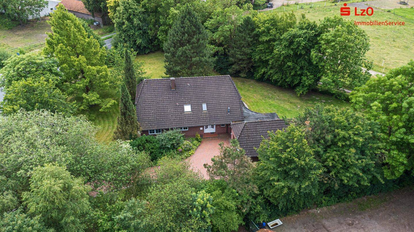 Großzügiges Ein- oder Zweifamilienhaus mit parkähnlichem Grundstück in Westerstede-Mansie, 26655 Westerstede