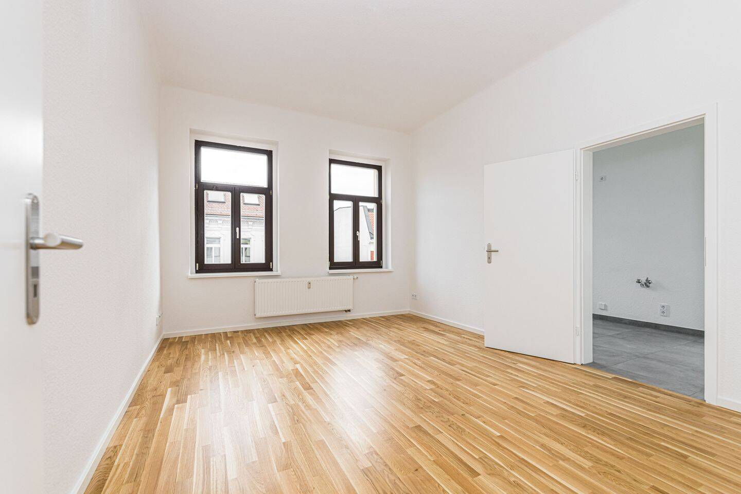 Renovierte Altbauwohnung mit zwei Zimmern, Balkon und hochwertigem Dusch- und Wannenbad, 4155 Leipzig (Gohlis-Mitte Gohlis-Süd)