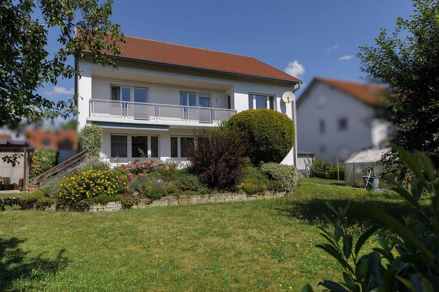 Einfamilienhaus mit Doppelgarage in Langenbach, 85416 Langenbach
