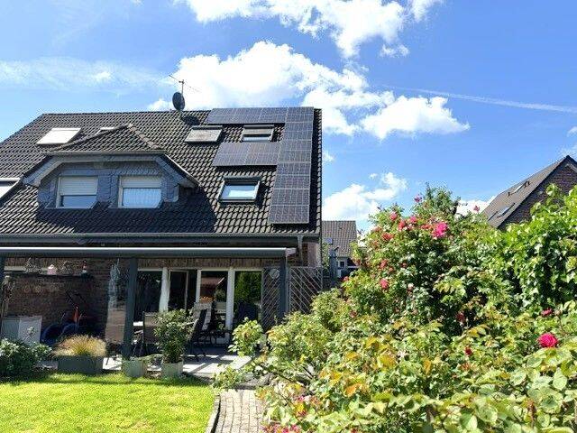 Modernisierte Doppelhaushälfte mit Garten, Garage, Photovoltaikanlage und überdachter Terrasse in 41334 Nettetal-Schaag, 41334 Nettetal