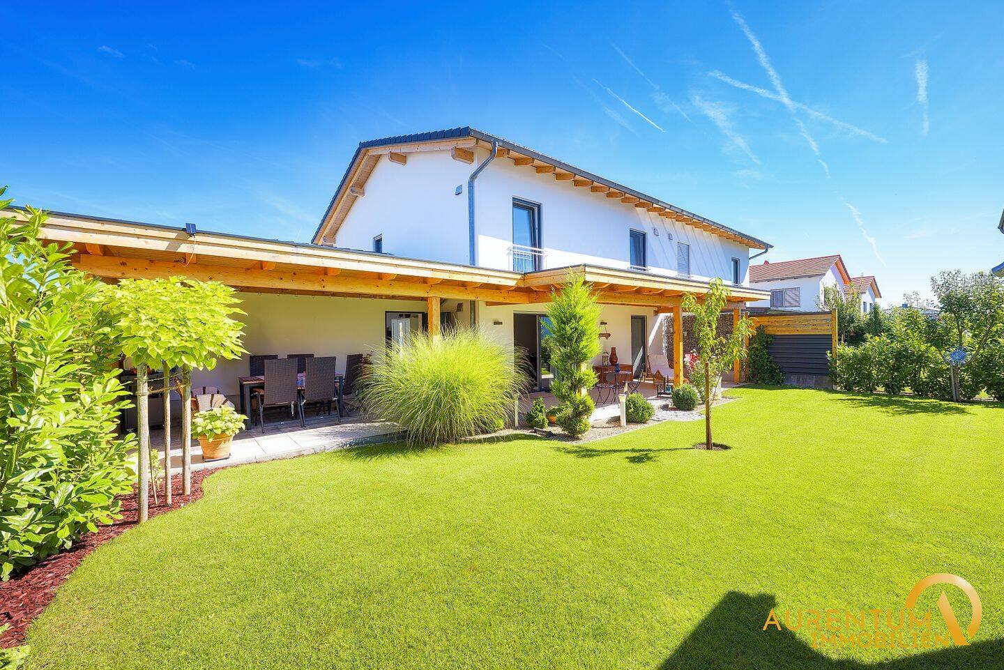 Neuwertige Doppelhaushälfte in Oberschneiding – Baujahr 2019, energieeffizient nach KfW, 94363 Oberschneiding