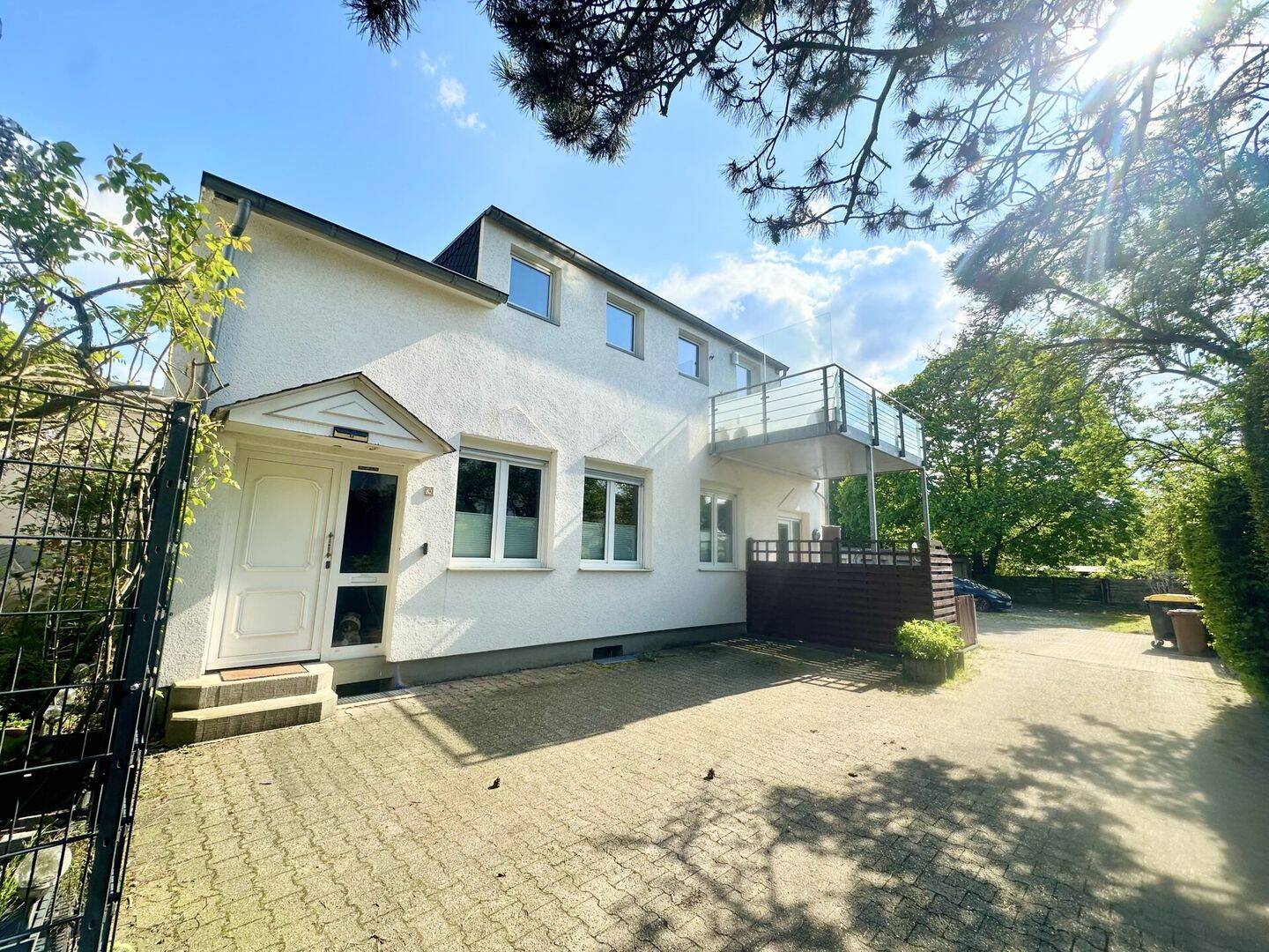 Zentral gelegenes 3-Zimmer-Haus mit viel Licht, Balkon, Terrasse und großem Gestaltungsspielraum, 40723 Hilden